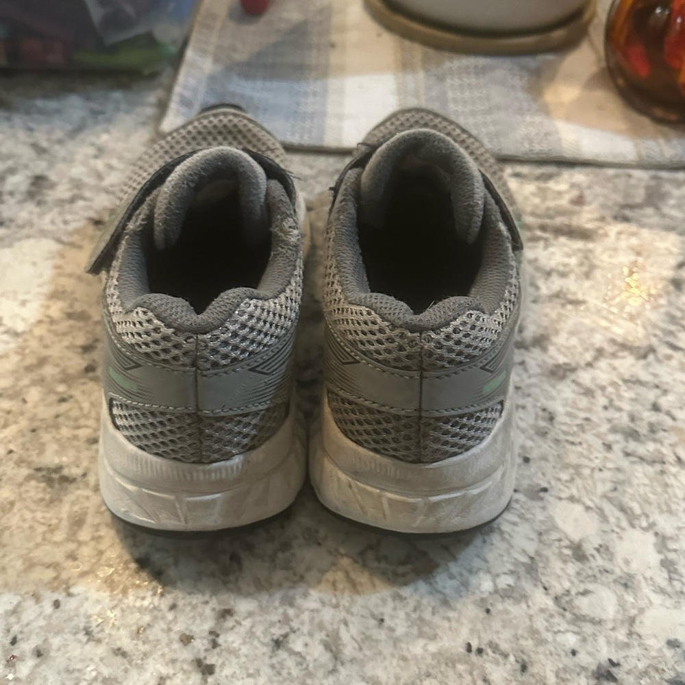 Kids ASICS-used - Picture 3 of 5